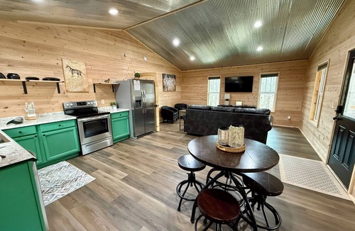 Fort Payne Cabin | Coyote Den