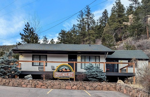 Black Hawk Hotel | Coyote Motel West