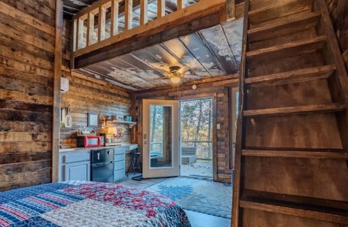 Albertville Cabin | Coyote's Treehouse With Hot Tub