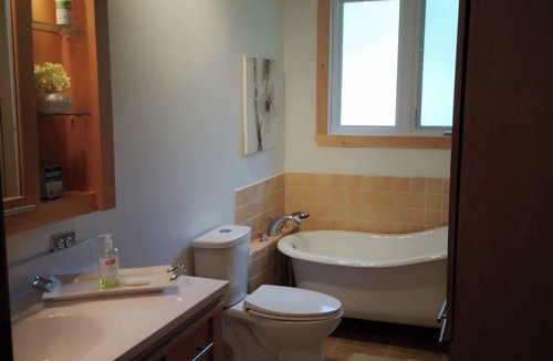 Saint-Bruno-de-Montarville House | Cozy 4-bdrm bungalow with fireplace in Saint-Bruno/National Park/Ski/Spa Forëna