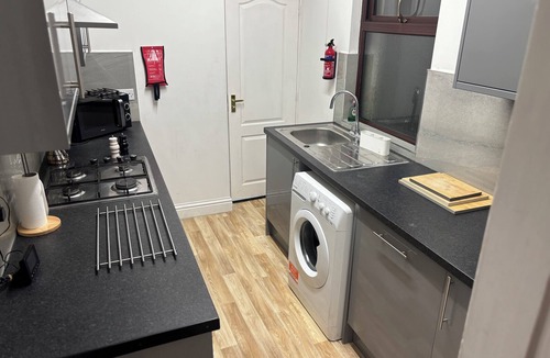 Wolverhampton House | Cozee two bed WV11 1NW - Wolverhampton
