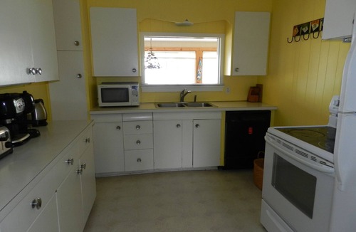 Franklin County Cottage | Cozi 3 bedroom Lakefront Cottage with Private Beach