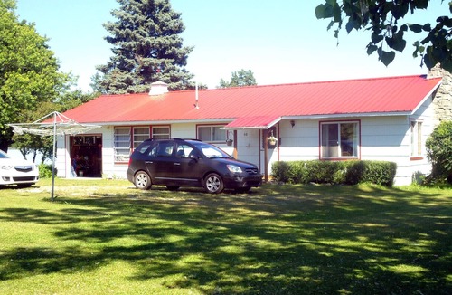 Franklin County Cottage | Cozi 3 bedroom Lakefront Cottage with Private Beach
