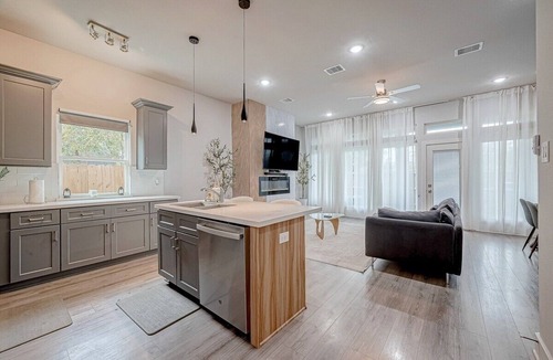 Southeast Houston House | Cozier Oak NRG, Med Ctr & DTWN