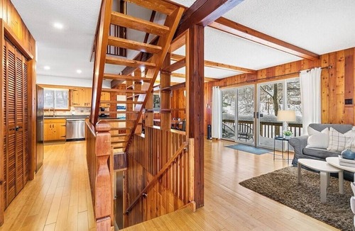 Kimberley Ski Chalet | Coziest Fall Getaway: Hot Tub, Sauna, Firepit, Skiing- Beaver Valley Ski: 10 Min