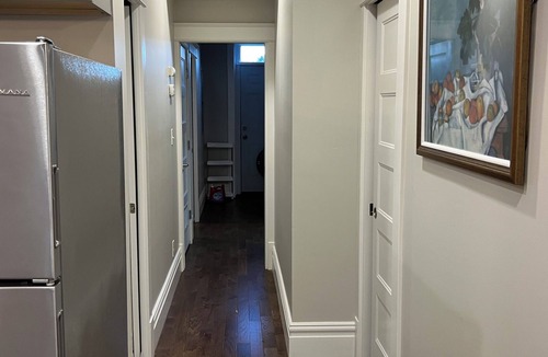 Central West End Apartment | Coziness in CWE-Near shops, food, Uni & hospitals +