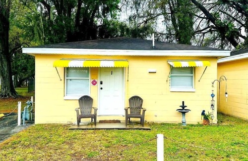 Lakeland Apartment | Cozy 1/1 full apartment