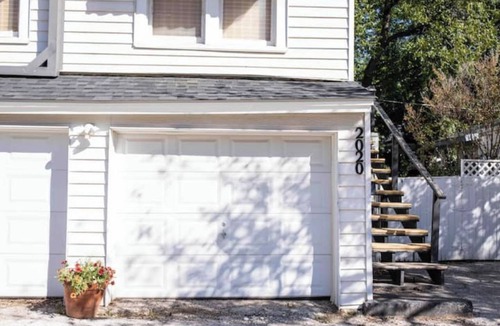 Sayles Blvd. Area Apartment | Cozy 1/1 upstairs garage apartment! 200 5-star ratings on the other platform!