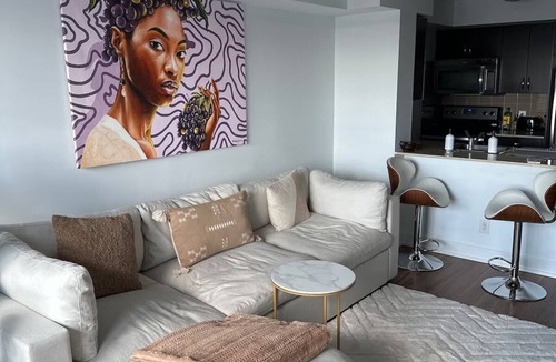 Islington - City Centre West Condo | Cozy 1 BDR + den condo in Toronto | 10 mins to Pearson & 20 mins to Downtown