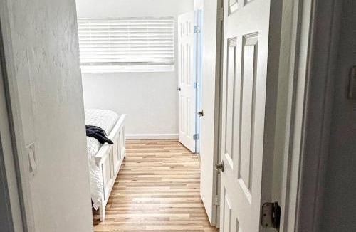 Ocean Beach Apartment | Cozy 1 Bdrm Apartment + Parking (Crab)