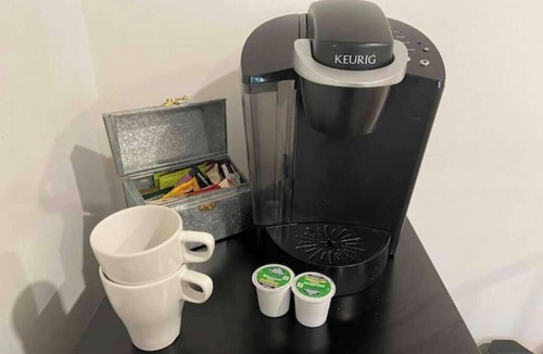 Columbia Heights Apartment | cozy 1-bed apartment with secure parking