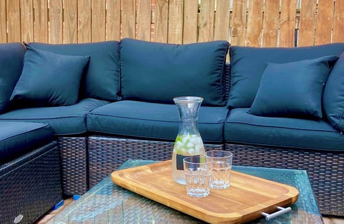 Columbia Heights Apartment | cozy 1-bed apartment with secure parking