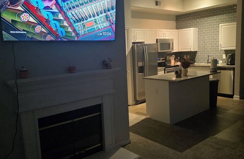 Old East Dallas Apartment | Cozy, 1-bed. apt at delightful Deep eluum nights in dwntwn Dallas w/prvt garage