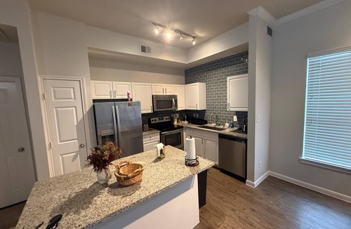 Old East Dallas Apartment | Cozy, 1-bed. apt at delightful Deep eluum nights in dwntwn Dallas w/prvt garage