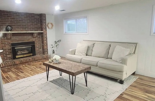 Woodslee House | Cozy 1 Bed Basement Studio Apt 10 min to downtown and riverside