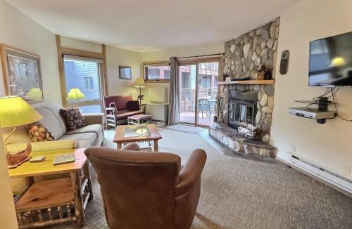 Lutsen Apartment | Cozy 1 bed end unit ski in ski out condo