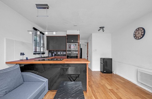 Woodside Apartment | Cozy 1-Bed Flat in Croydon Sleeps 4 - Free Parking