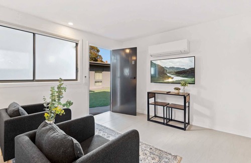 Carnegie Apartment | Cozy 1-Bed Studio Near Cafes and Shops