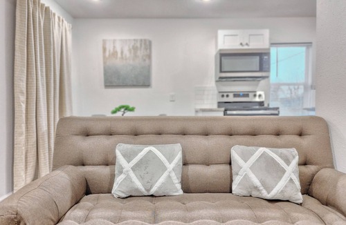 South Central Houston Apartment | Cozy 1 Bed | UH | MED | Museum | NRG | Night Life