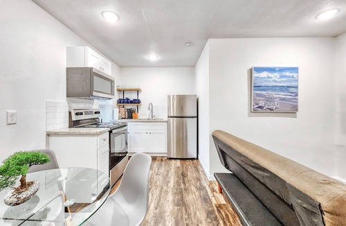 South Central Houston Apartment | Cozy 1 Bed | UH | MED | Museum | NRG | Night Life