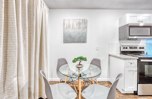 South Central Houston Apartment | Cozy 1 Bed | UH | MED | Museum | NRG | Night Life