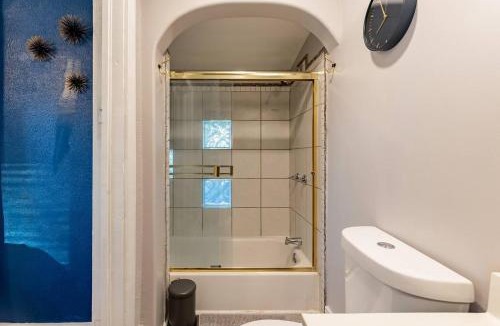 Rosedale House | Cozy 1-Bed with Gated Backyard, Near KU Med 22