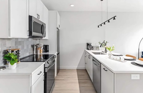Kingfield Apartment | Cozy 1 Bedroom, 1 Bath Getaway with Balcony in Kingfield