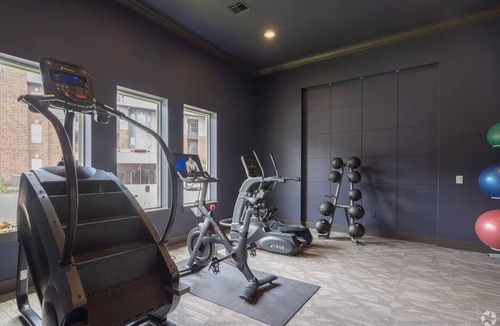 Willow Meadows/Willowbend Area Apartment | Cozy 1-bedroom 1 bathroom apartment in Houston. 6 mins from NRG stadium!