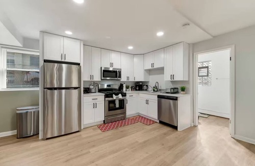 Lombard Apartment | Cozy 1 Bedroom, 1 Reserved Parking, Workdesk