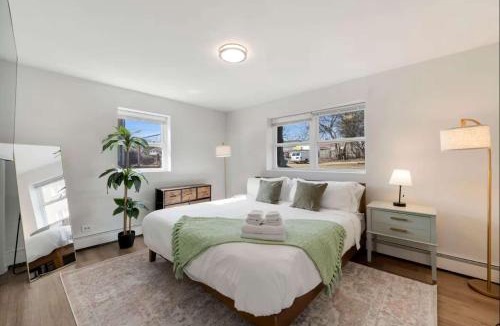 Lombard Apartment | Cozy 1 Bedroom 1 Reserved Parking Workdesk