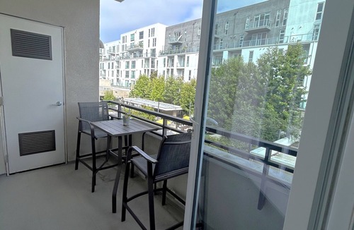 Del Rey Apartment | Cozy 1-bedroom apartment in charming Marina del Rey with AC, fitness room