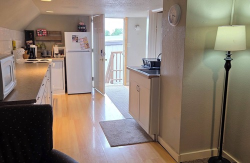 Mount Pleasant Apartment | Cozy 1-bedroom apartment in fantastic Mount Pleasant with AC