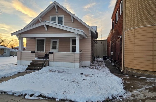 Mount Pleasant Apartment | Cozy 1-bedroom apartment in fantastic Mount Pleasant with AC