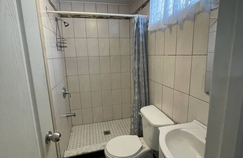 Richmond Hill Apartment | Cozy 1 Bedroom Apartment + Parking - Great for Toronto Commuters