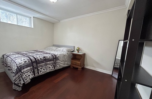 Richmond Hill Apartment | Cozy 1 Bedroom Apartment + Parking - Great for Toronto Commuters