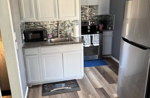 Midtown Apartment | Cozy 1-bedroom apartment in serene Oklahoma City with AC