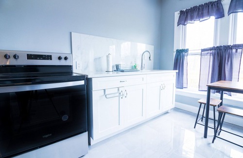Downtown Niagara Falls Apartment | Cozy 1 bedroom Apartment Sleeps 4