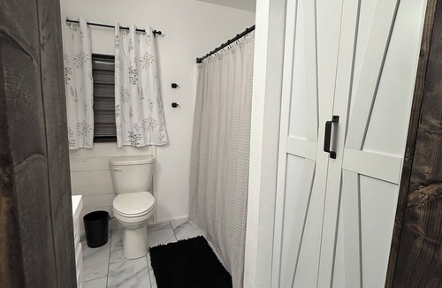 Clarksville Apartment | Cozy 1-bedroom apartment in charming Clarksville with WiFi, AC