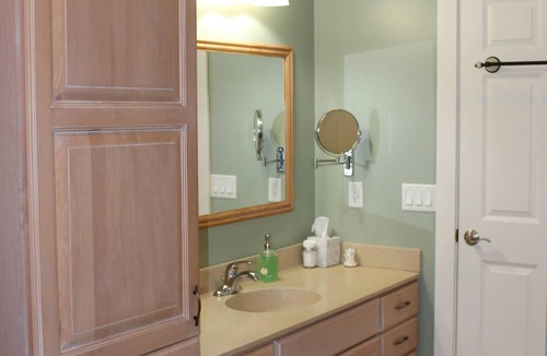 Suttons Bay Apartment | Cozy 1-bedroom apartment in Suttons Bay near Tart trail