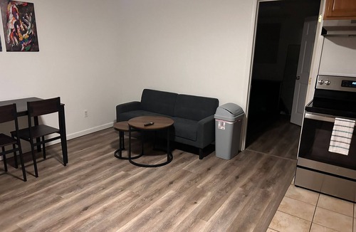 Colchester Apartment | Cozy 1-bedroom apartment less than 10 mins from WIU