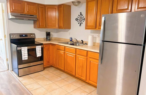 Colchester Apartment | Cozy 1-bedroom apartment less than 10 mins from WIU