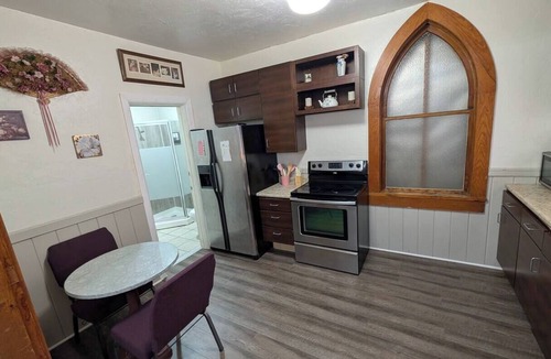 Greenfield Apartment | Cozy 1-bedroom apartment with WiFi, AC in charming Greenfield