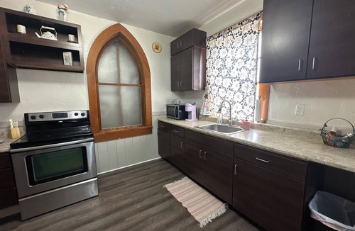 Greenfield Apartment | Cozy 1-bedroom apartment with WiFi, AC in charming Greenfield