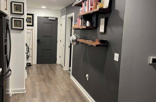 Sobro Apartment | Cozy 1-bedroom apartment with Pool & Parking in Downtown Nashville.