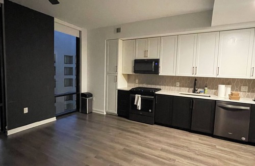 The Gulch Apartment | Cozy 1-bedroom apartment with Parking in The Gulch.