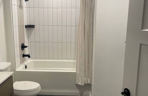 The Gulch Apartment | Cozy 1-bedroom apartment with Parking in The Gulch.