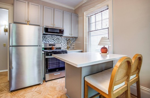 East Avenue Apartment | Cozy 1-bedroom Apartment Steps from Park Ave with AC, WiFi