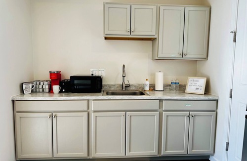 Leesburg Apartment | Cozy 1 Bedroom Apartment Heart of Leesburg, 15 Min to IAD, 40 Mins to DC