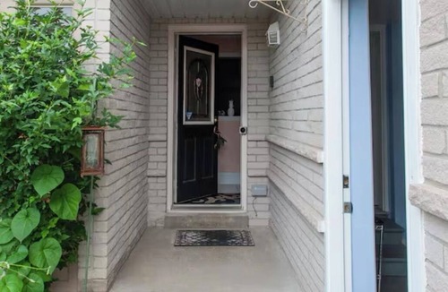 Scarborough Apartment | Cozy 1-bedroom apartment in beautiful Toronto area.Pet Friendly.