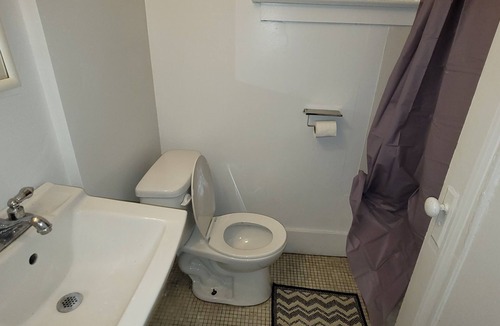 South Central Apartment | Cozy 1 bedroom apartment with Wi-Fi